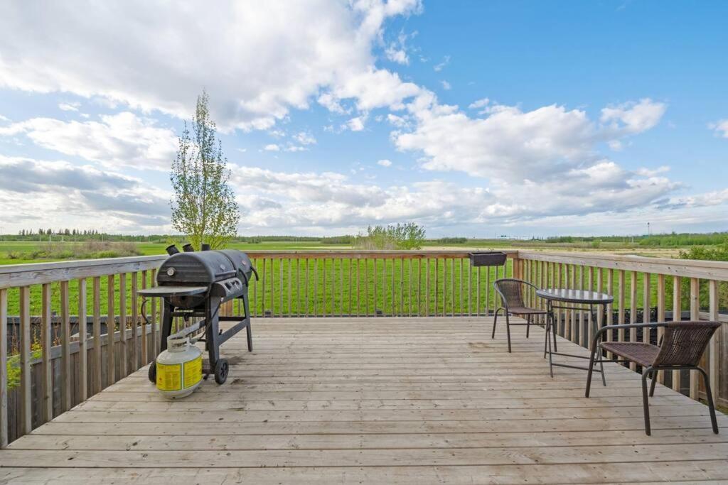 Spacious Home Near Anthony Henday With 2 Living Rooms, Netflix, Office Space, Ac, Perfect For Families, Sleeps 13 Edmonton Exterior photo