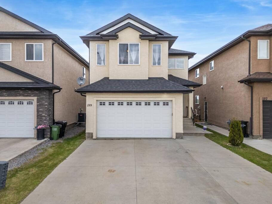 Spacious Home Near Anthony Henday With 2 Living Rooms, Netflix, Office Space, Ac, Perfect For Families, Sleeps 13 Edmonton Exterior photo